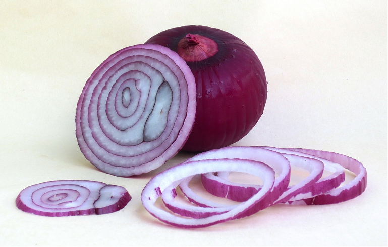 Benefits of Onion to the Skin